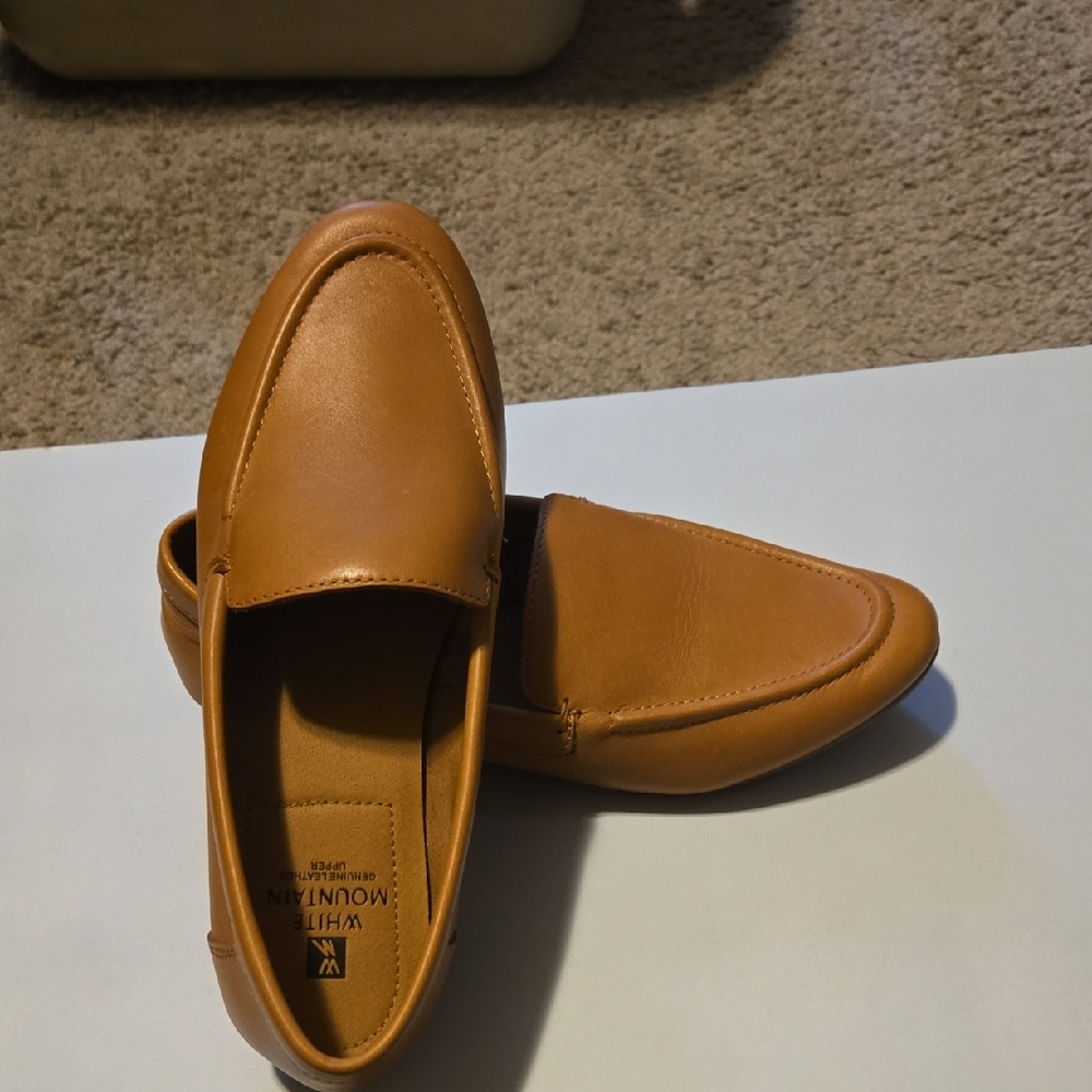 White Mountain Tan Loafers Slip-On Shoes